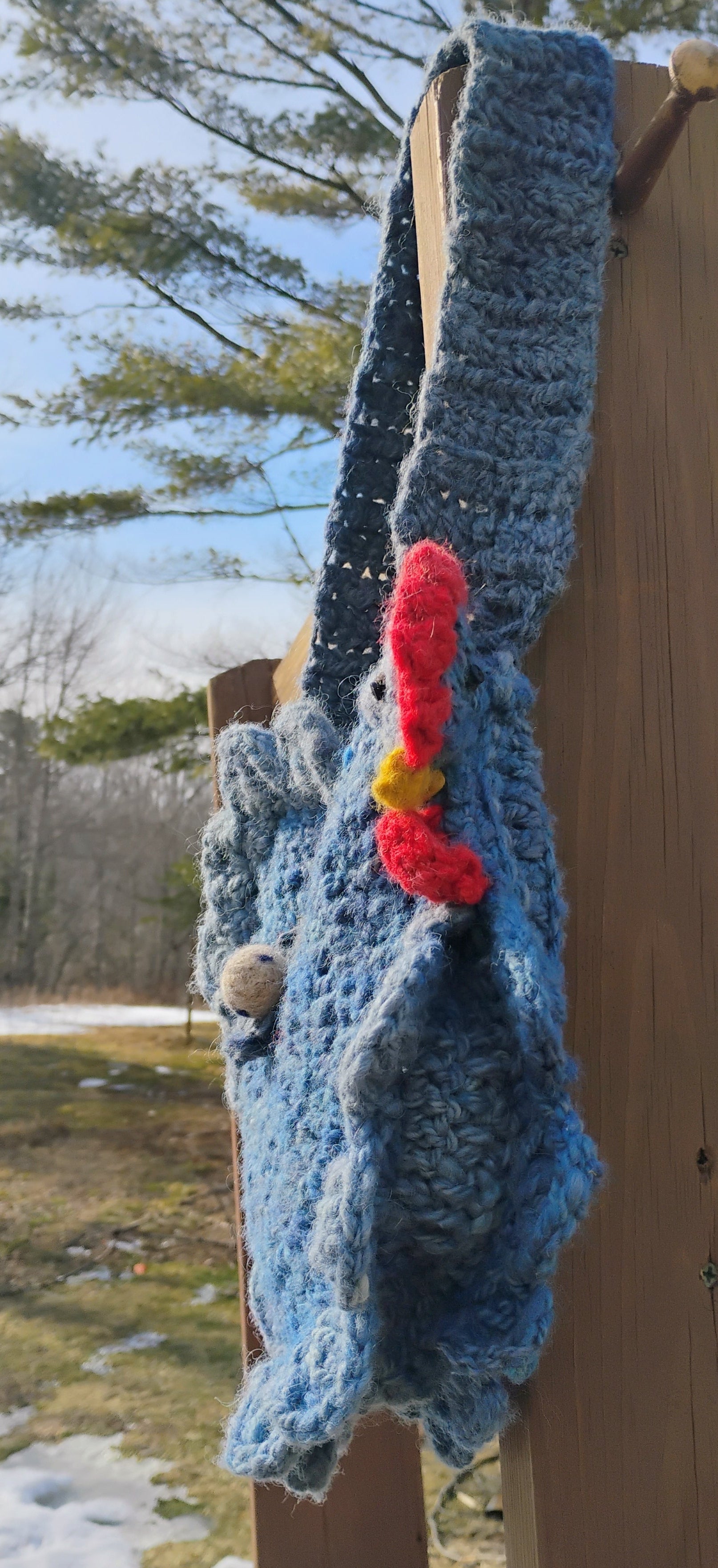 Side profile of The Laying Hen showing 4 inch depth and shoulder strap of handspun wool bag