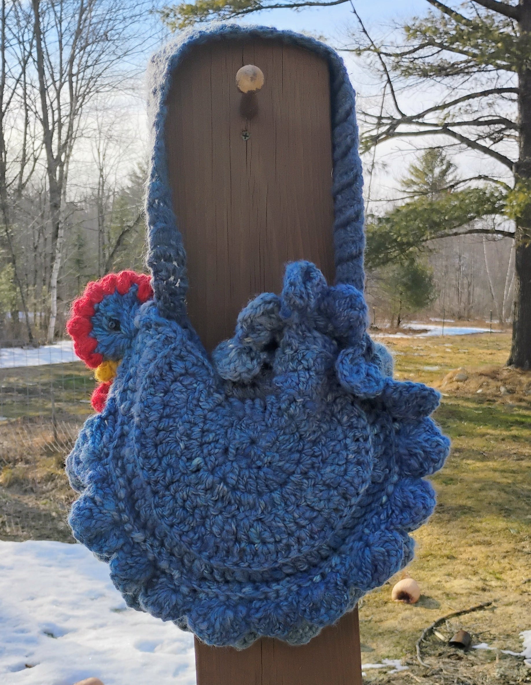 Back view of The Laying Hen handspun wool chicken bag showing scalloped edges and wide crochet strap